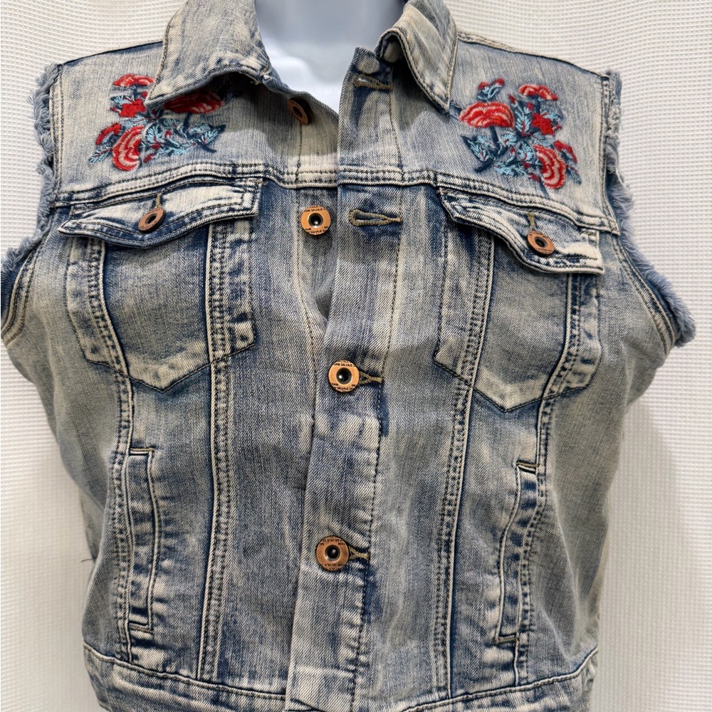Embroidered Light Wash Denim Vest - Red Floral